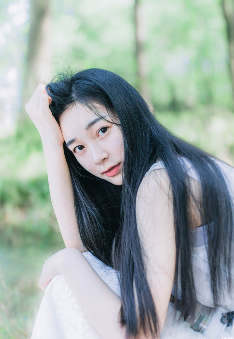 庞统点点头，邓贤、泠苞在军中威望终究不及张任，虽然如今占据了成都，成都以北皆降，但成都以南，巴郡各地将领官员却并未表态。